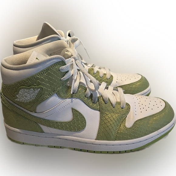 Nike Air Jordan 1 Mid SE 'Green Python' – Size US 11.5 - Picture 2 of 5